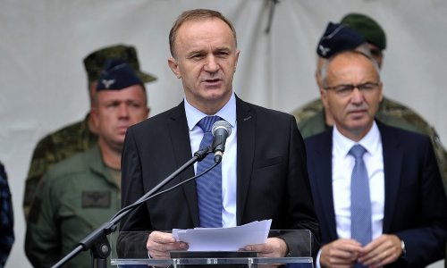 Nakon tjedana oklijevanja, savjetnik predsjednice Vlado Galić podnio ostavku