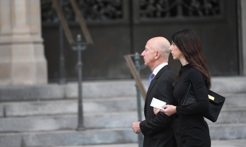 Amazon ostvario rekordnu dobit, cijena dionice pala