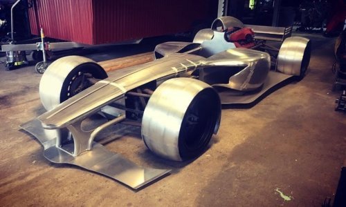 Dozlogrdila mu vožnja u Batmobileu, pa napravio Formulu 1 za cestu