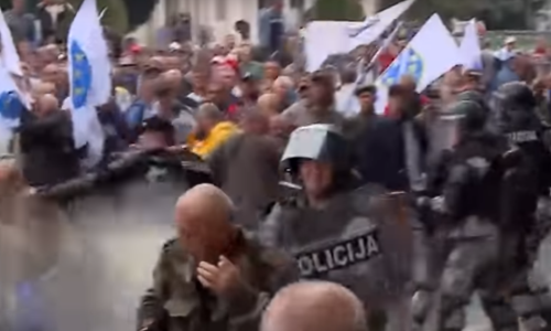Kaos na ulicama Sarajeva: Razvojačeni pripadnici Armije BiH sukobili se s policijom