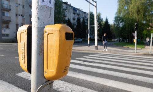 Ima li smisla pritiskati tipku semafora na pješačkom prijelazu?