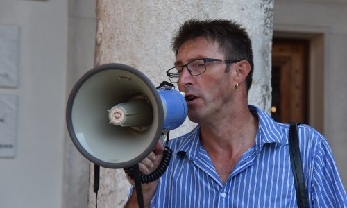 Jednog od vođa štrajka u Uljaniku udario automobil