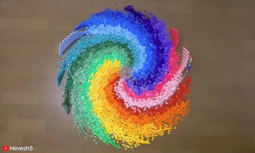 Umjetnica koja slaže domino pločice ima dva milijuna obožavatelja