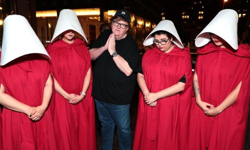 Michael Moore u novom dokumentarcu usporedio Trumpa s Hitlerom