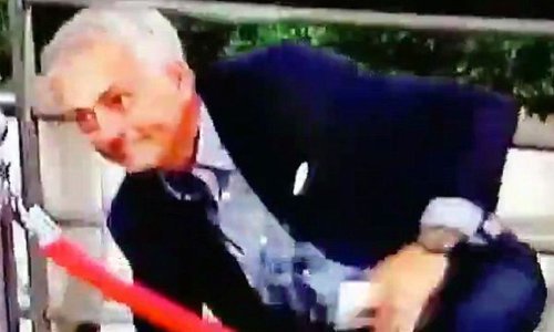 Video Josea Mourinha kako pada na glavu postao hit na društvenim mrežama