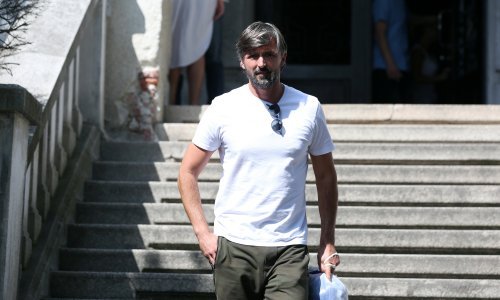 Brižan otac i suprug: Goran Ivanišević snimljen kako izlazi iz bolnice