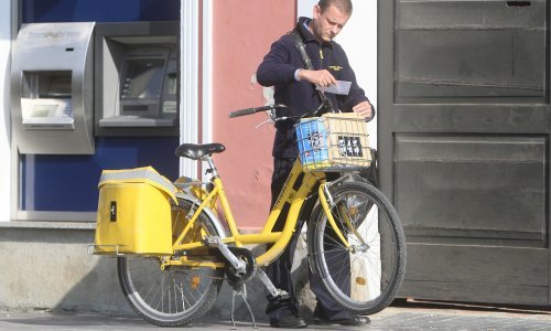 Umirovljenici za povratak poštara: Dajte nam opet mirovinu na kućnom pragu