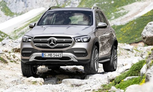 Ovako novi SUV Mercedes GLE ‘pleše’ kako bi se izvukao iz blata
