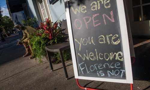 Stiže razorni uragan, Amerikanci se masovno evakuiraju, nestale zalihe hrane i pića