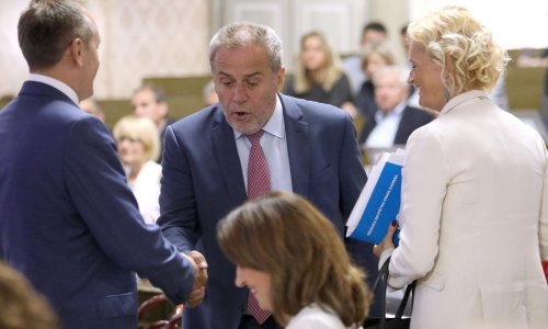 Prisegnule dvije nove zastupnice, na tapetu 29 točaka: oprost dugova, javne garaže u centru...