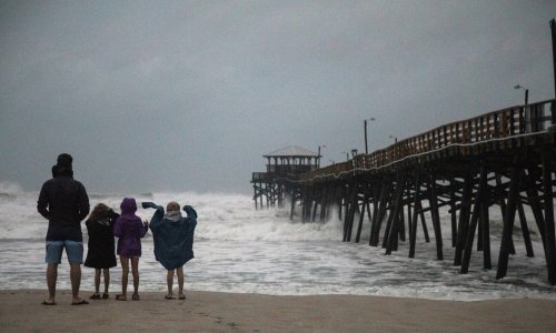 Opasni uragan Florence stigao do kopna; vjetar žestoko udara, a očekuju se i katastrofalne poplave