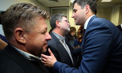 Nakon četiri sata sastanka na tajnoj lokaciji, nisu uspjeli slomiti Bernardića. Nastavak slijedi