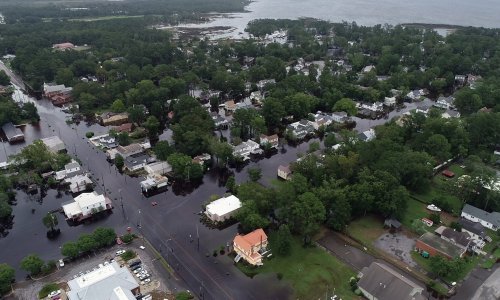 Oluja Florence oslabila, poplave i dalje prijete