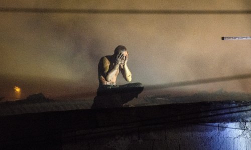 Drama u Opuzenu: Muškarac zapalio kuću, pa napao policajce