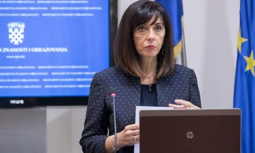 Ministrica Divjak: Zabrinuta sam zbog vršnjačkog nasilja u našim školama