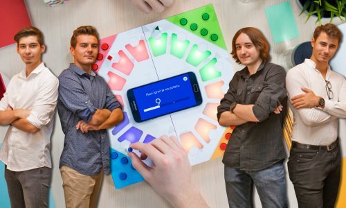 Tri srednjoškolca i student žele pokoriti svijet pametnom društvenom igrom. Ovo je njihov plan