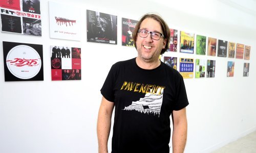 Otvorena izložba omota albuma 'Ri Rock papiri' dizajnera Mladena Stipanovića