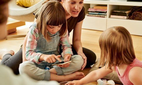 Kako pripremiti svog školarca za odgovorno korištenje mobitela u školi?