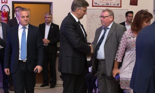 [FOTO] Pogledajte tko se sve pojavio na sjednici Središnjeg odbora HDZ-a u Karancu