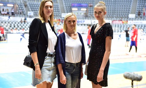 Barbara Jelić Ružić uživala u košarci uz zgodnu kćer Zaru