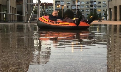 Ovo je urnebesno. Gradski zastupnik Petek 'plovio' po platou na Jarunu