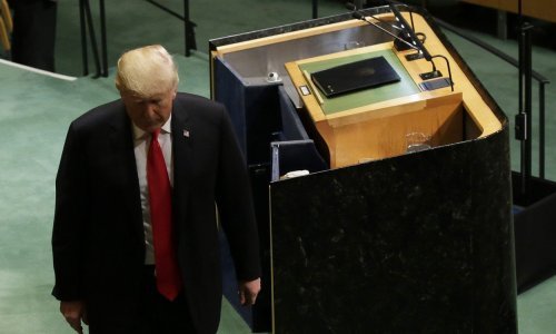 Švedska nikako da složi vladu, Italija grca u dugovima, a prvi čovjek SAD-a ismijan kao nikad dosad