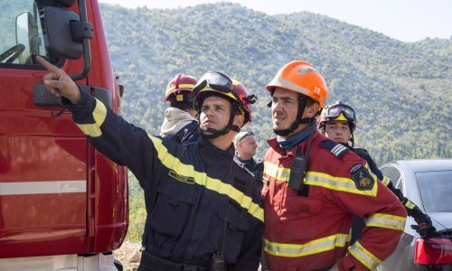 Noćas razbuktani požar na Pelješcu uspješno stavljen pod nadzor, danas prioritet Kula Norinska