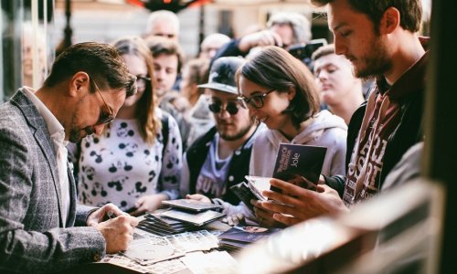 Svi su ludi za Jolom