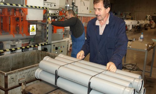 Promet industrije na mjesečnoj razini pao, na godišnjoj porastao