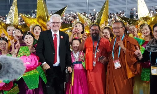 Josipović za tportal otkrio kako mu je bilo na utopijskom samitu u organizaciji kontroverznog vjerskog vođe