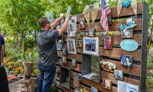 Godinu kasnije, Las Vegas se sjeća 58 ubijenih u masovnoj pucnjavi