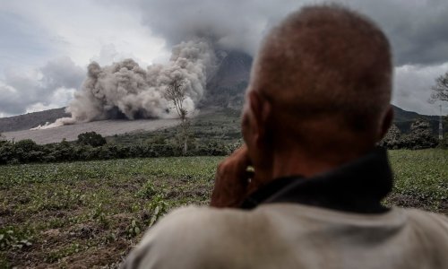 Nakon katastrofalnog potresa i tsunamija, u Indoneziji erumpirao vulkan