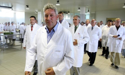 Kralj inćuna 'tukao' se sa ZAMP-om, krivotvorio isprave, biznis mu propada, a sad je završio i iza rešetaka