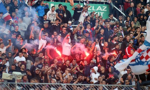 Nakon žestoke kazne Hajduk prodaje ulaznice za Osijek; održan sastanak s vatrogascima i Torcidom