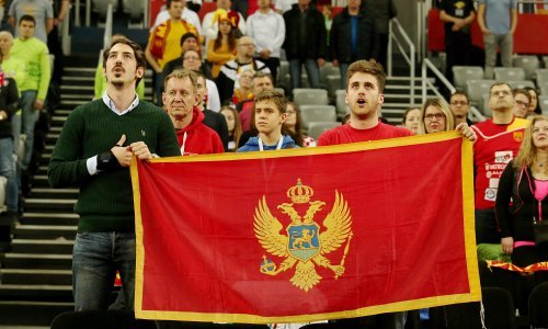 Evo kako će Crnogorci kažnjavati one koji se ne ustanu na himnu