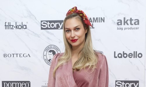 Sonja Kovač: Namjestila se taman da golica maštu i opet ne pokaže previše