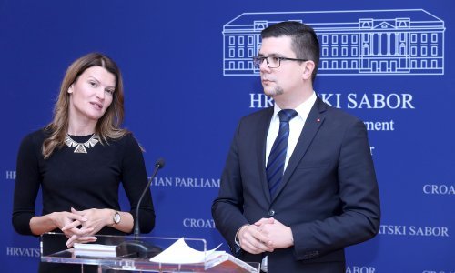 SDP: HDZ želi da ozakoniti postavljanje vodoinstalatera na čelo knjižnice u Senju