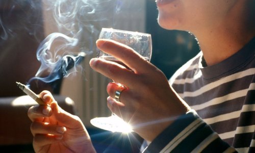 Liječnici traže više trošarine na alkohol i cigarete: Rakija košta samo šest kuna!