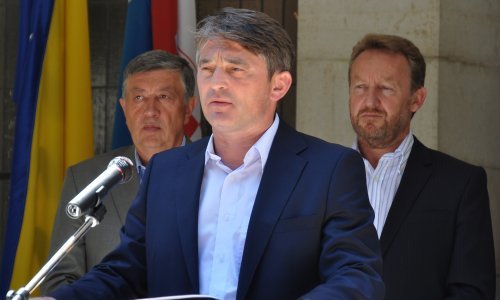 Komšić u svoj ured u Predsjedništvu BiH vratio portret Tita,'deložirao' zastavu Herceg-Bosne