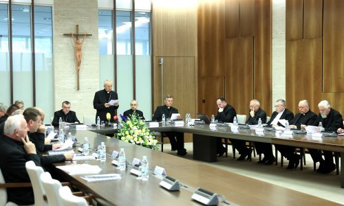 Hrvatski biskupi pripremaju se za Rim, podnose izviješće i o stanju u biskupijama