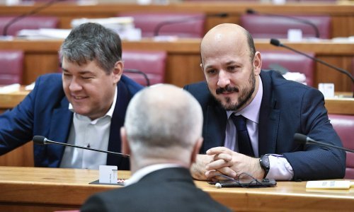 U Saboru od jutra žestoko: Grmoji i Marasu stigle opomene