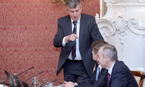 Kujundžić gorljivo pravda poskupljenje cigareta borbom protiv raka, a o opozivu kaže: Očekujem lijep razgovor