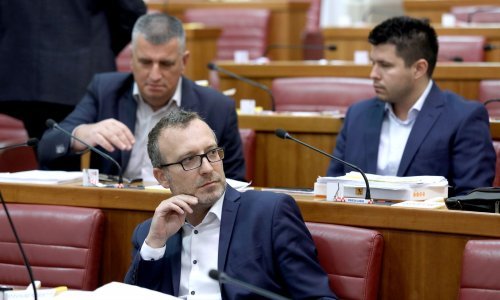 Sladoljev: Napad na profesore trebalo bi tretirati kao napad na službene osobe