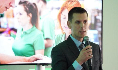 Pevec podiže minimalnu plaću za 1.000 kuna