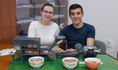 Trebali su ručno sortirati pet tona graha, a onda im je sinula odlična ideja. Od šale su napravili pametni stroj!