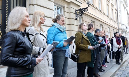 Pred Saborom pročitana iskustva žena iz bolnica: 'Vičem joj da me boli, a ona: Što se dereš?!'