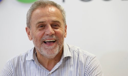 Bandić trola aktiviste: Najavio prvu košnju umjetne trave i razbjesnio društvene mreže