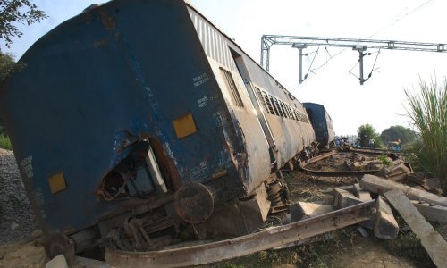 Nalet vlaka na sjeveru Indije: strahuje se kako je najmanje 50 osoba poginulo