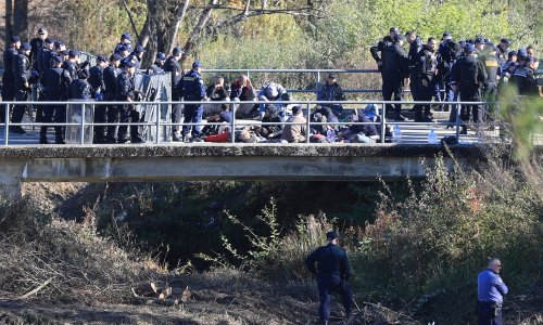 Drama na Maljevcu: Migranti probili kordon, specijalci blokiraju ulaz u Hrvatsku!