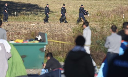 Migranti pokušali upasti u američko veleposlanstvo u Podgorici